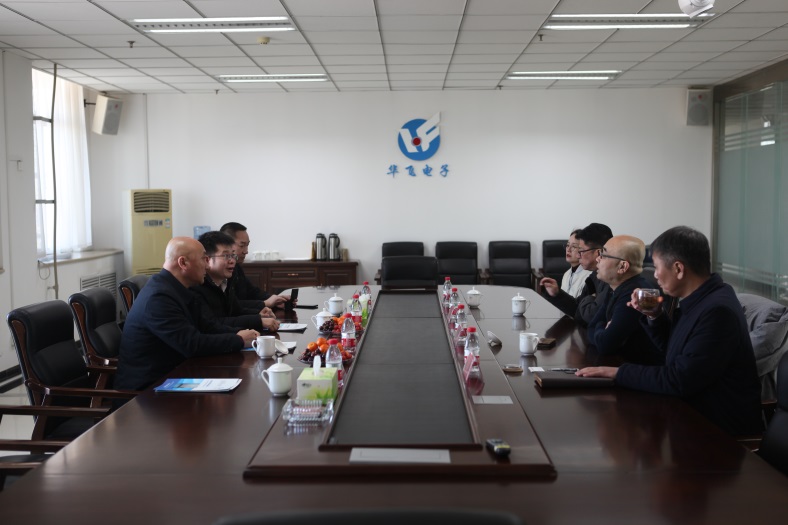 上海交大河南校友秘書(shū)長(cháng)岳海軍一行 蒞臨華飛公司參觀(guān)考察